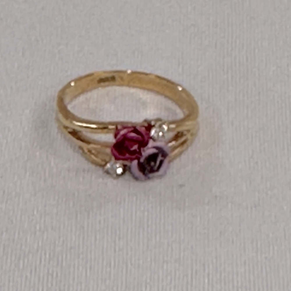EUC Gold Fashion Ring with CZ and Roses